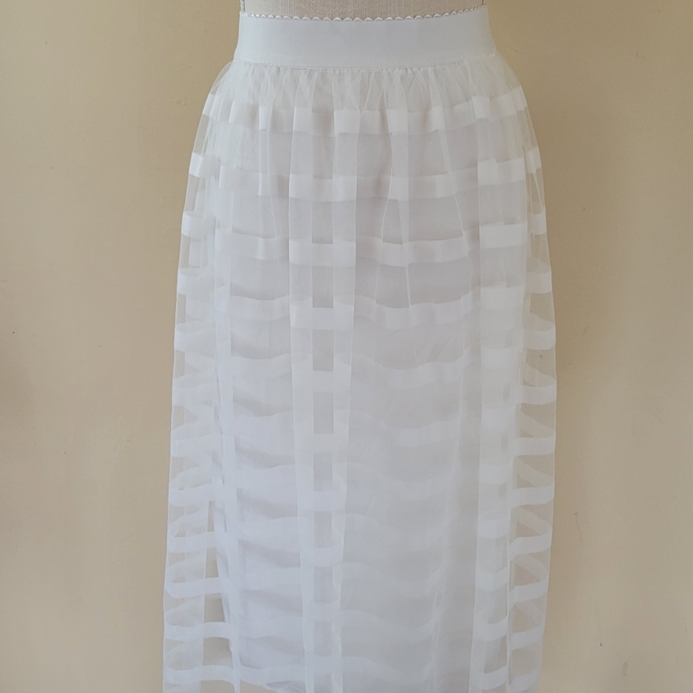 Metrowear white striped midi skirt size medium
